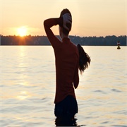 Unorthodox: "Part 1" (S1,E1)