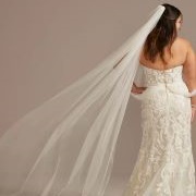 Center-Gathered Veil