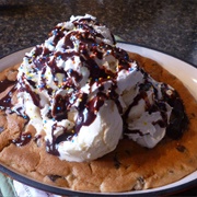 Candy Pinwheel Cookie Sundae (Cinco Swirl Cookie Sundae)