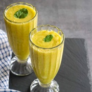 Ginger, Pineapple, Parsley, Cucumber, and Lemon Smoothie