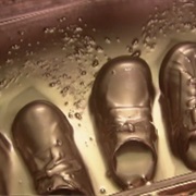 S8.E8: Pro Hockey Sticks/Bronzed Baby Shoes/Treadmills/Handheld Computers