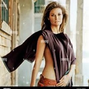 Raquel Welch as Hannah Caulder (Hannah Caulder)