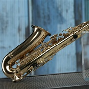 S31.E2: Laptops; Panettone; Saxophones