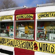 World's Largest Collection of the Smallest Versions of the World's Largest Things, Kansas