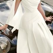 Sideways V-Shaped Pleats on Skirt