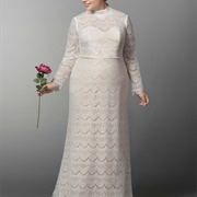 Scallop-Pattern Lace Wedding Dress