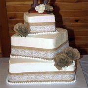 Burlap and Lace Decoration on Cake
