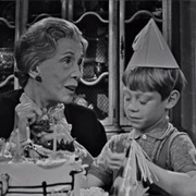 S2.E22: Long Distance Call