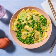 Spinach and Ricotta Ravioli With Creamy Pesto Sauce, Mushrooms and Peas