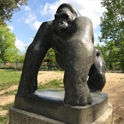 Statue of Guy the Gorilla