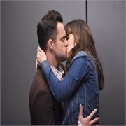 New Girl: "Five Stars for Beezus" (S6,E22)