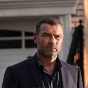 S7.E3: Family Pictures