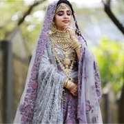 Extensive Jewelry With Wedding Dress