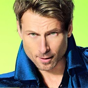 S51.E6: Glen Powell/Olivia Dean