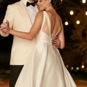 Triangle-Shaped Straps on Back