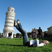 Take Funny Picture With a Landmark