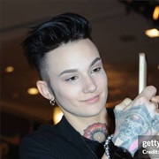 Nikki Hearts (Queer, Enby/Genderqueer, She/They)