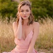 Lili Simmons