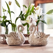 Swans in Wedding Decor