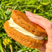 Carrot Cake Whoopie Pie
