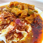 Ipoh Chee Cheong Fun With Pork Rind Curry