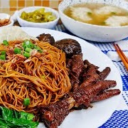 Braised Chicken Feet Wonton Mee