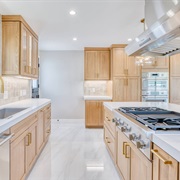 Kitchen Cabinets Going to the Ceiling