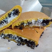 Apam Balik Pulut Hitam Dan Kelapa Parut