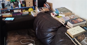 Kiwibunnz Needs to Read Her Shelves (Lounge)