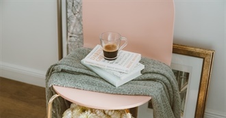 Millennial Bookworm&#39;s Bookshelves